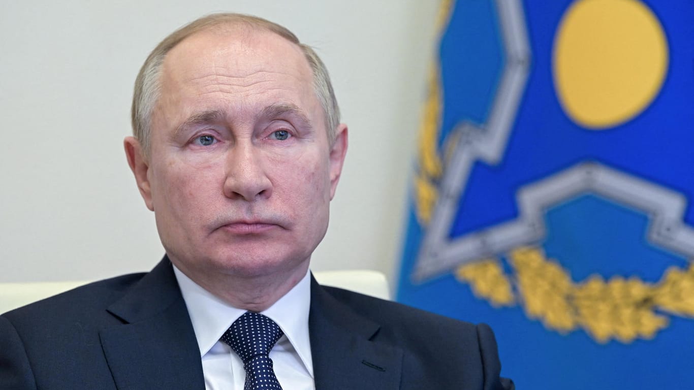 Wladimir Putin bei der Pressekonferenz mit dem Militärbündnis OVKS: Es dürfe keine Revolution in Kasachstan geben, betonte er.