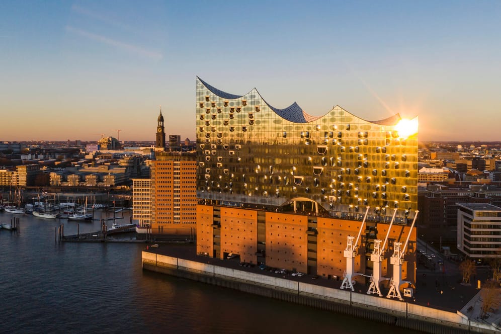 Die Elbphilharmonie in Hamburg: Die Fertigstellung des Konzerthauses verzögerte sich bis zur Eröffnung um sechs Jahre.