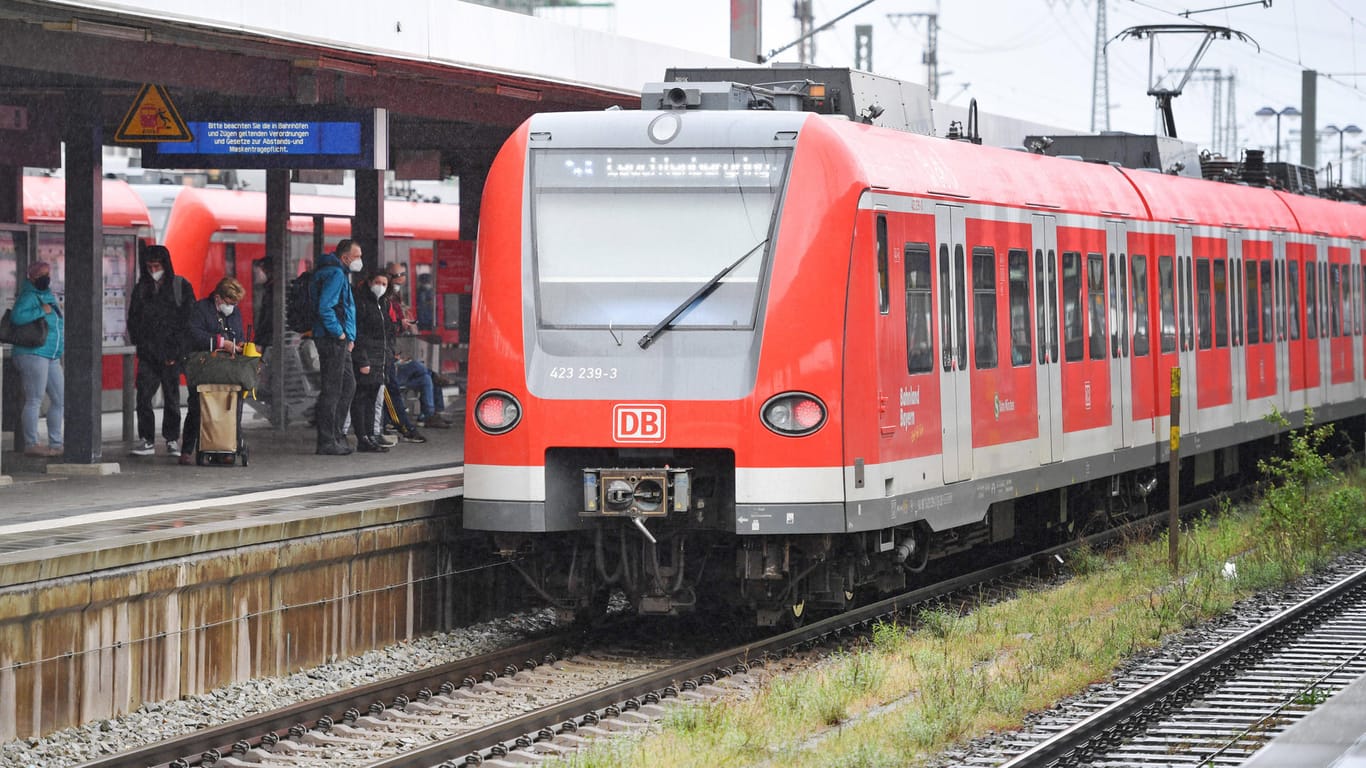 S-Bahn am Münchner Ostbahnhof (Symbolbild): Fahrgästen war der Junge aufgefallen.