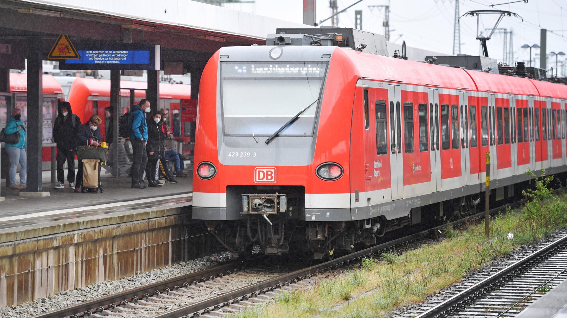 S-Bahn am Münchner Ostbahnhof (Symbolbild): Fahrgästen war der Junge aufgefallen. S-Bahn am Münchner Ostbahnhof (Symbolbild): Fahrgästen war der Junge aufgefallen.