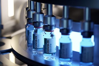 Corona-Impfstoffproduktion: Der neue Omikron-Impstoff soll bis Juni in ausreichender Menge verfügbar sein.