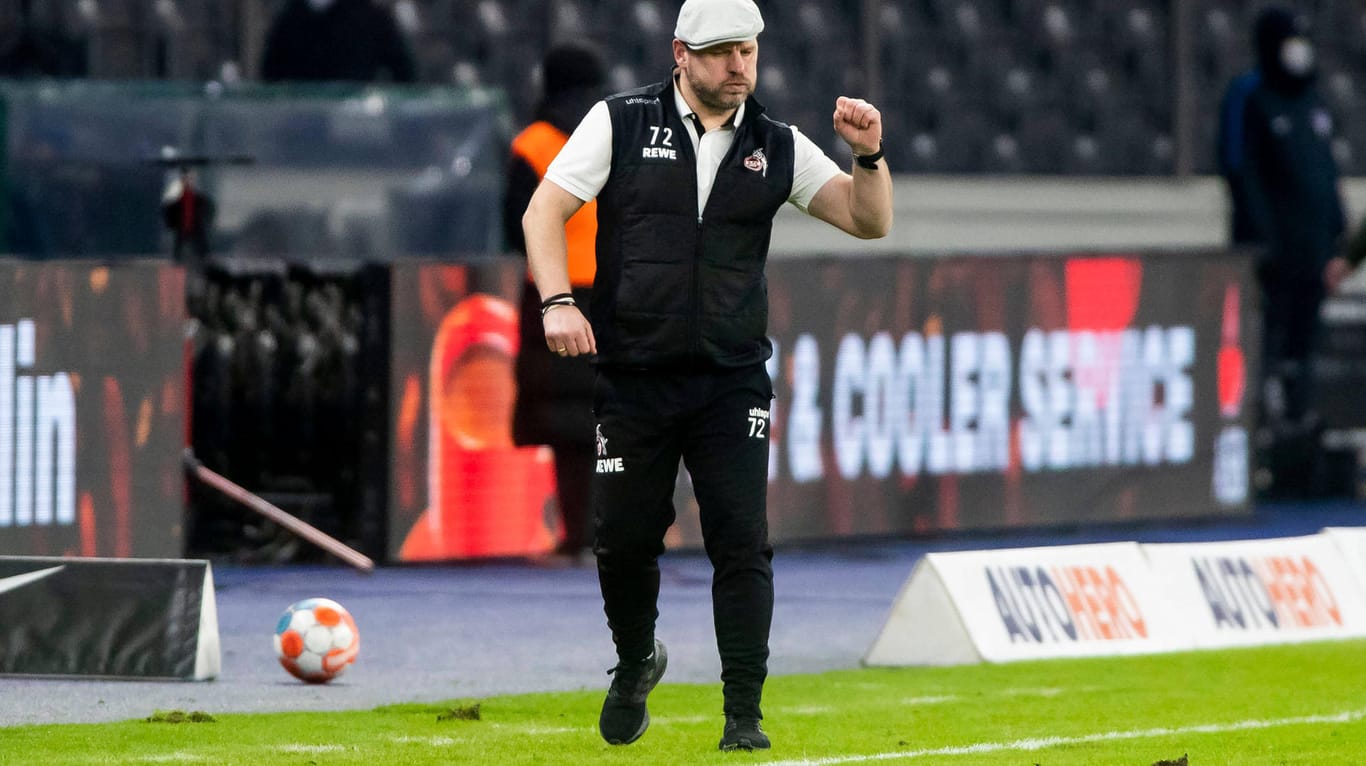 FC-Trainer Steffen Baumgart reckt die Faust beim Spiel gegen Hertha BSC am Sonntag: "Wir werden nicht darüber reden."