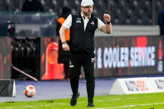 FC-Trainer Steffen Baumgart reckt die Faust beim Spiel gegen Hertha BSC am Sonntag: "Wir werden nicht darüber reden."