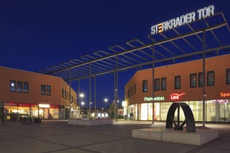 Das Einkaufszentrum Sterkrader Tor (Archivbild): Hier wurde ein 28-Jähriger mit zahlreichen Messerstichen verletzt.