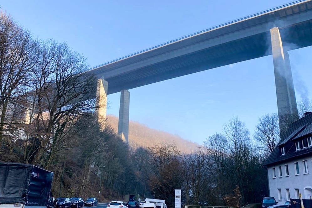 Die gesperrte Talbrücke Rahmede: Die Belastungen durch den umgeleiteten Verkehr in der Stadt sind groß.