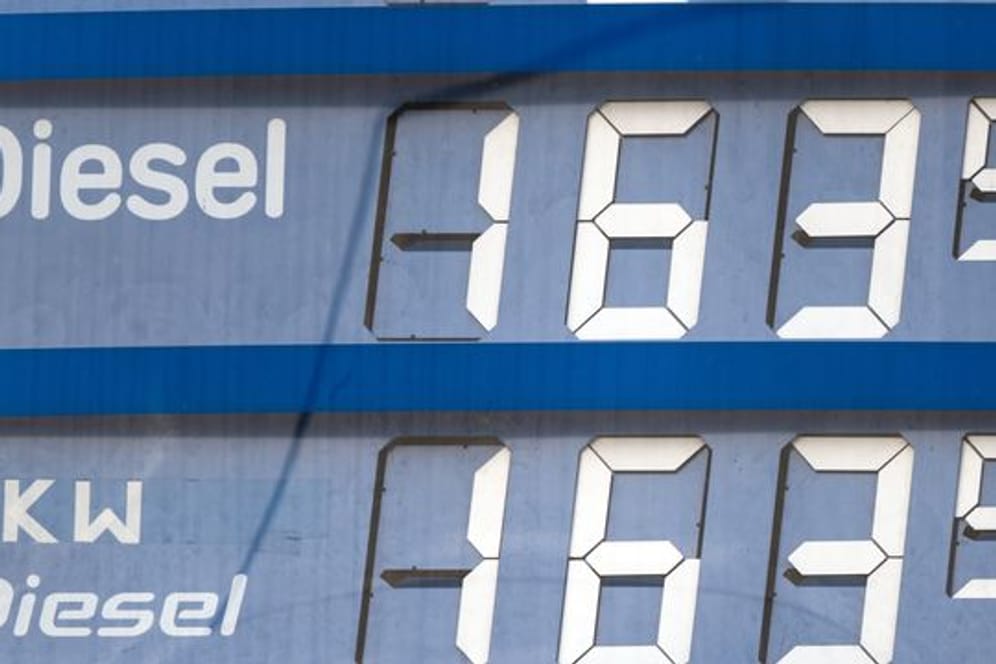 Neues Allzeithoch: Im Bundesdurchschnitt kostet Diesel derzeit 1,601 Euro pro Liter, örtlich auch deutlich mehr.