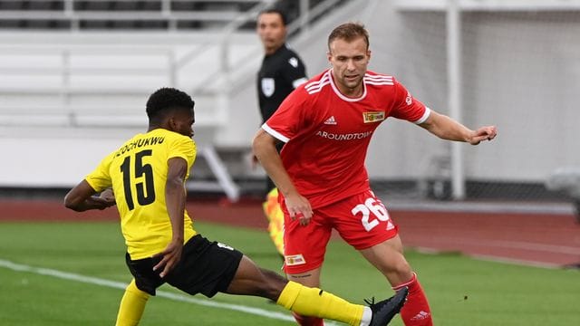 Tymoteusz Puchacz (r) wechselt bis zum Saisonende vom 1. Tymoteusz Puchacz (r) wechselt bis zum Saisonende vom 1.