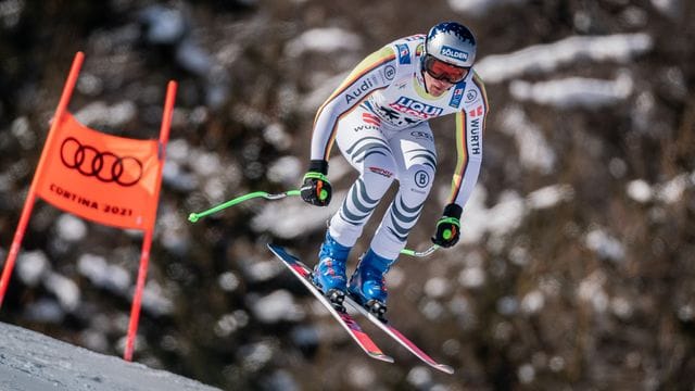 DSV-Star Thomas Dreßen fährt nach einer Knieoperation erstmals wieder Ski. DSV-Star Thomas Dreßen fährt nach einer Knieoperation erstmals wieder Ski.