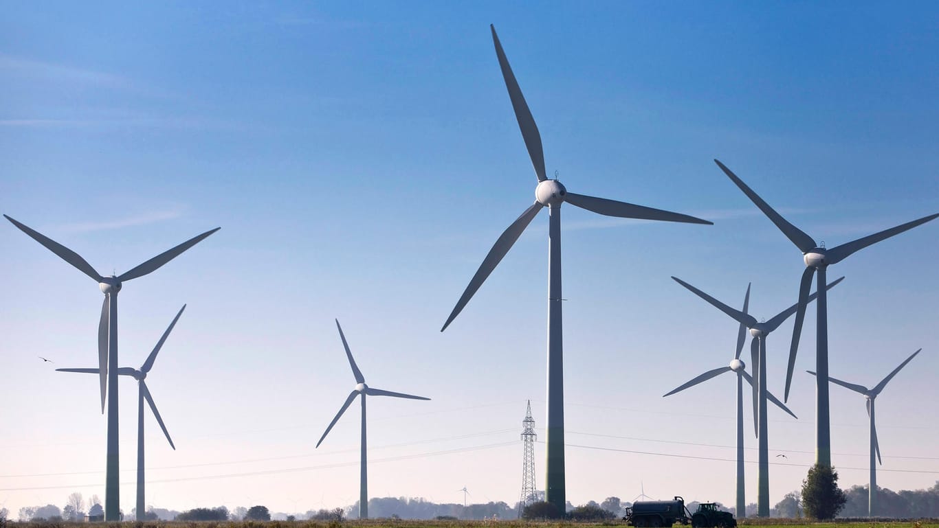 Windkraftanlagen in Marschlandschaft, Ostfriesland: Zwei Prozent seiner Fläche soll jedes Bundesland für Windräder zur Verfügung stellen.
