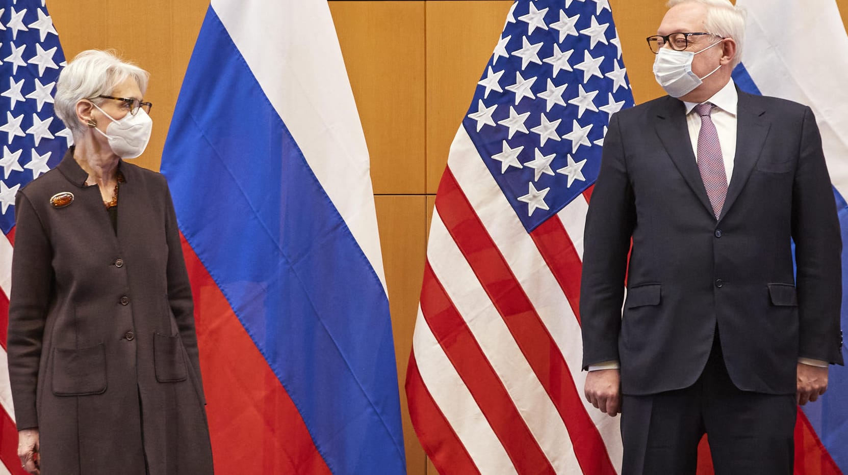 Wendy Sherman, Vizeaußenministerin der USA, und Sergej Rjabkow, Vizeaußenminister von Russland, beim Treffen in Genf.