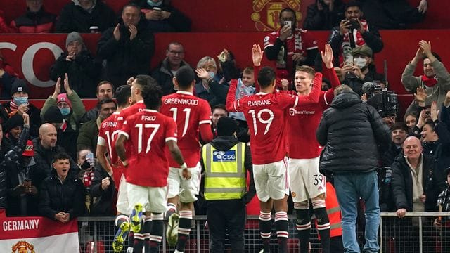 Die Spieler von Manchester United feiern das 1:0 gege- Aston Villa im Old Trafford. Die Spieler von Manchester United feiern das 1:0 gege- Aston Villa im Old Trafford.