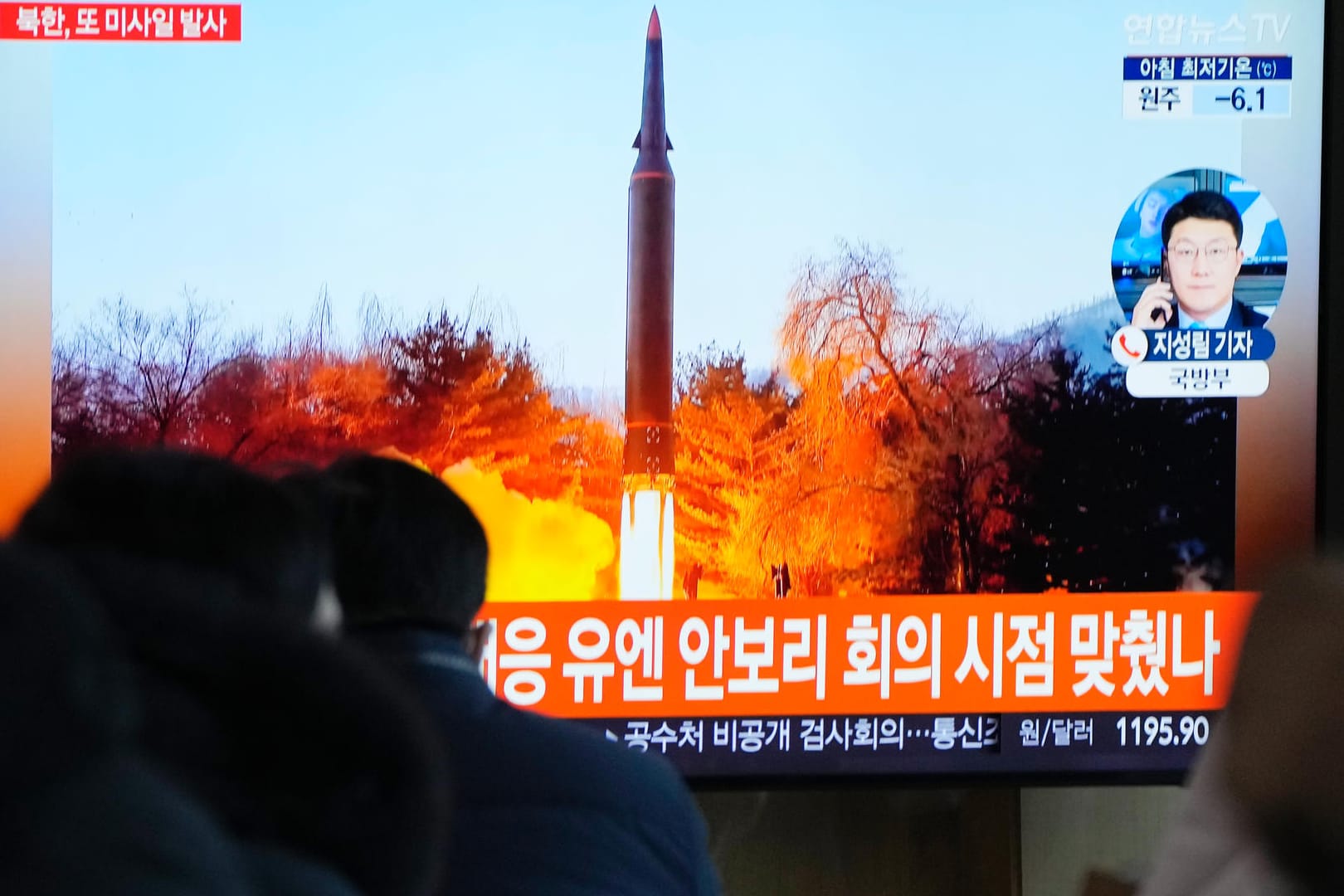 Eine Nachrichtensendung läuft im Bahnhof von Seoul: Nordkorea hat laut dem Süden einen neuen Raketentest unternommen.