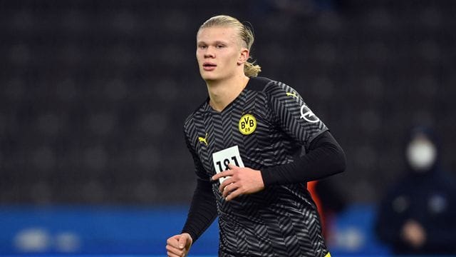 Steht beim BVB bis 2024 unter Vertrag, könnte aber mithilfe einer Ausstiegsklausel wechseln: Erling Haaland. Steht beim BVB bis 2024 unter Vertrag, könnte aber mithilfe einer Ausstiegsklausel wechseln: Erling Haaland.
