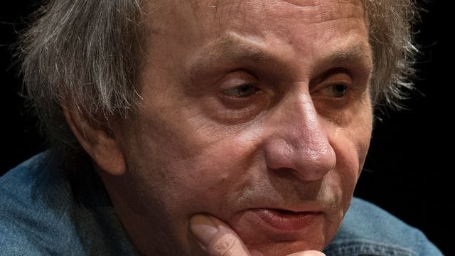 Der französische Autor Michel Houellebecq bei einer Lesung 2017 in Frankfurt/Main.
