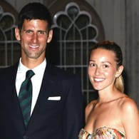 Novak Djokovic und Jelena Djokovic: Das Paar scheint an krude Verschwörungsideen zu glauben?