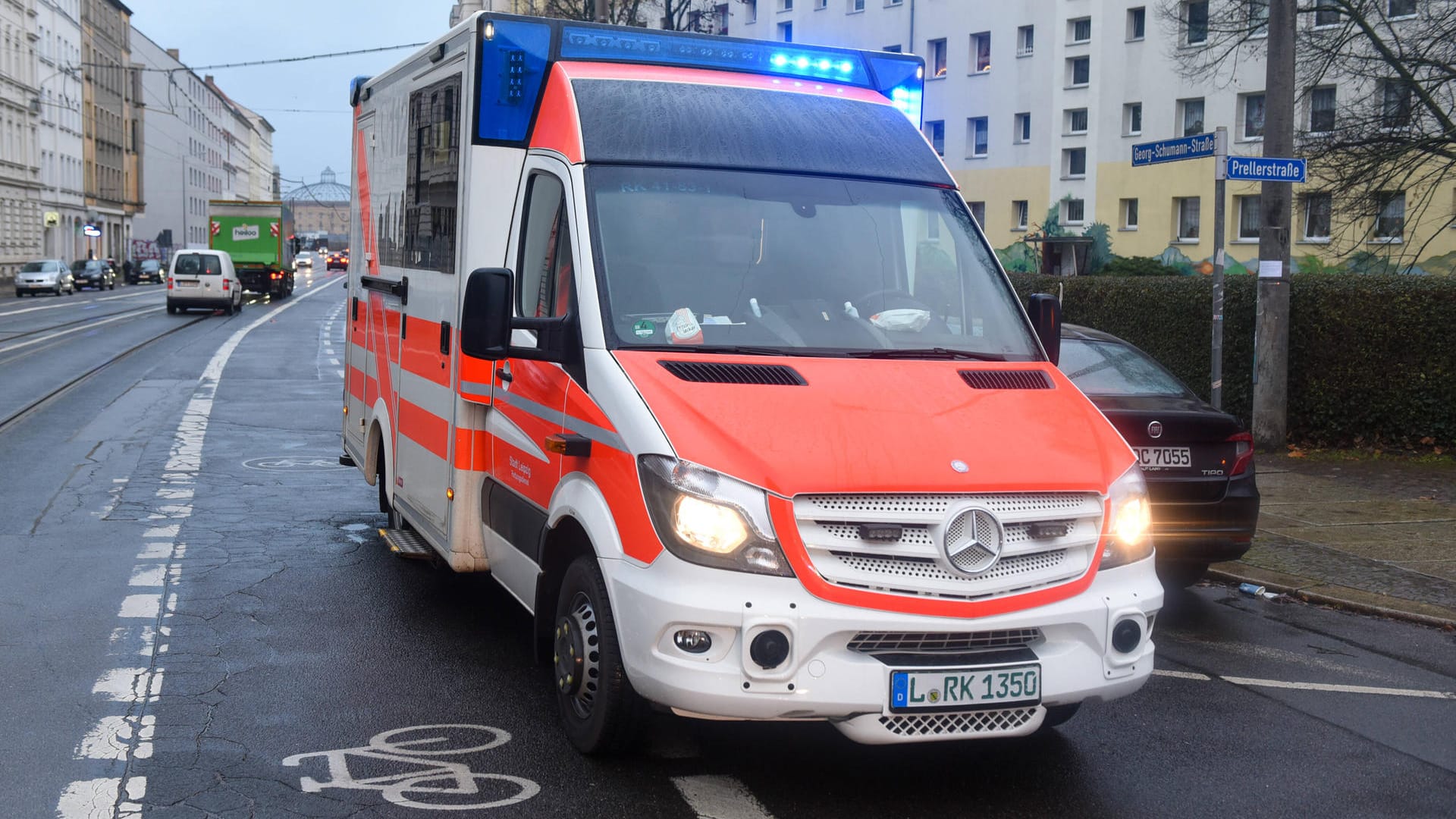 Krankenwagen (Symbolbild): Noch ist unklar, was zum Tod des Babys geführt hat. Krankenwagen (Symbolbild): Noch ist unklar, was zum Tod des Babys geführt hat.