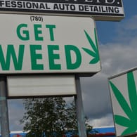Cannabis-Shop in Edmonton: In der Provinz Québec dürfen neuerdings nur noch Geimpfte die staatlichen Verkaufsstellen betreten. (Symbolfoto)