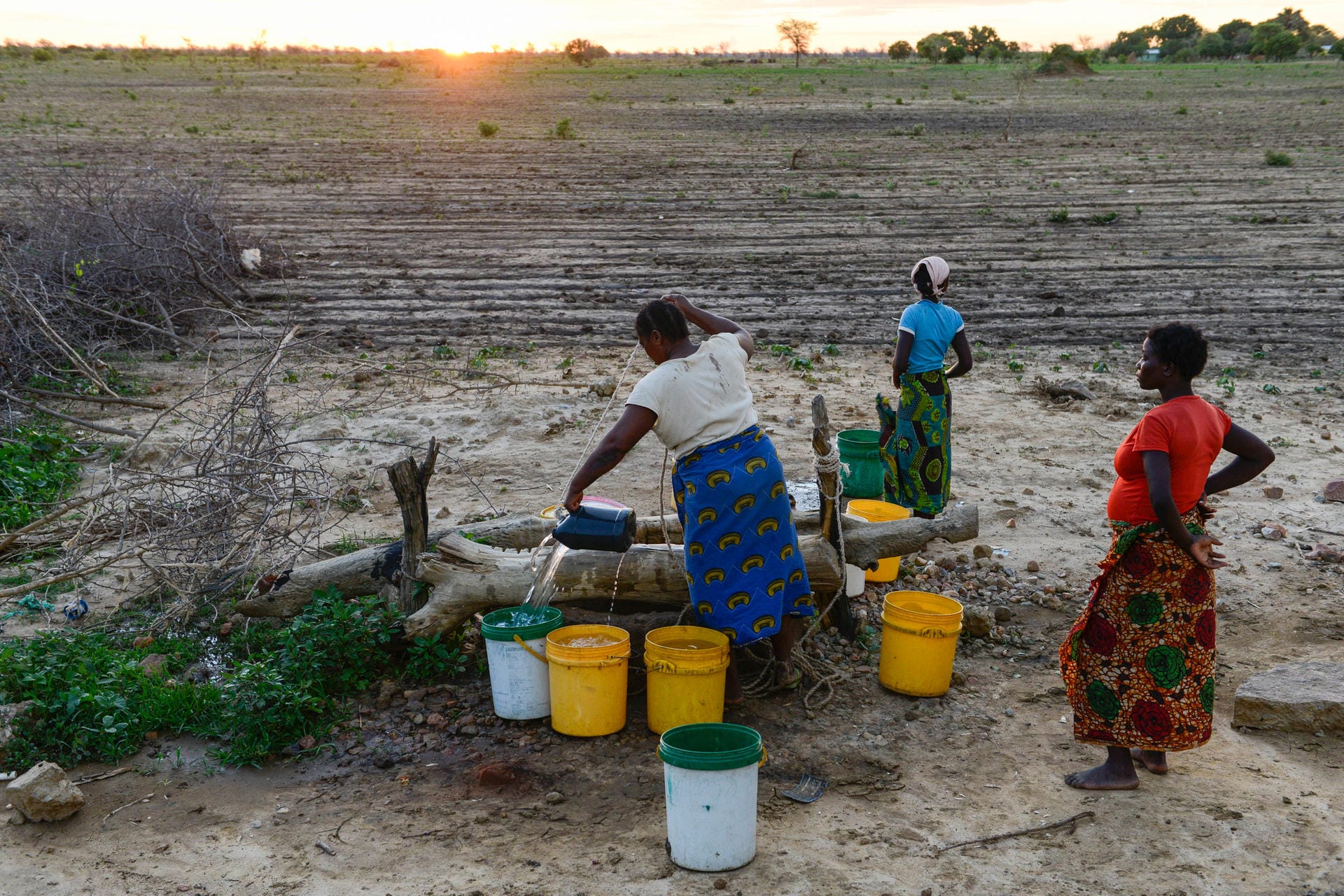 Platz 1: Sambia – Der südafrikanische Staat ist bekannt für die beeindruckenden Victoria-Wasserfälle an der Grenze zu Simbabwe. Dennoch leidet das Land unter langanhaltender Dürre. Mehr als 1,2 Millionen Menschen haben nicht genug zu essen – fast sieben Prozent der Bevölkerung. Die steigenden Nahrungsmittelpreise und Einkommensverluste wegen der Corona-Krise verschärfen das Problem.