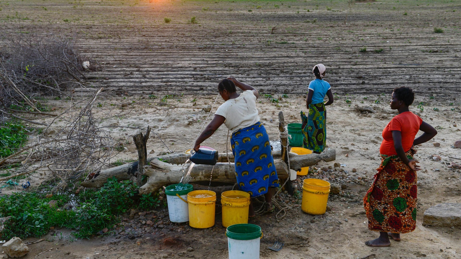 Platz 1: Sambia – Der südafrikanische Staat ist bekannt für die beeindruckenden Victoria-Wasserfälle an der Grenze zu Simbabwe. Dennoch leidet das Land unter langanhaltender Dürre. Mehr als 1,2 Millionen Menschen haben nicht genug zu essen – fast sieben Prozent der Bevölkerung. Die steigenden Nahrungsmittelpreise und Einkommensverluste wegen der Corona-Krise verschärfen das Problem.