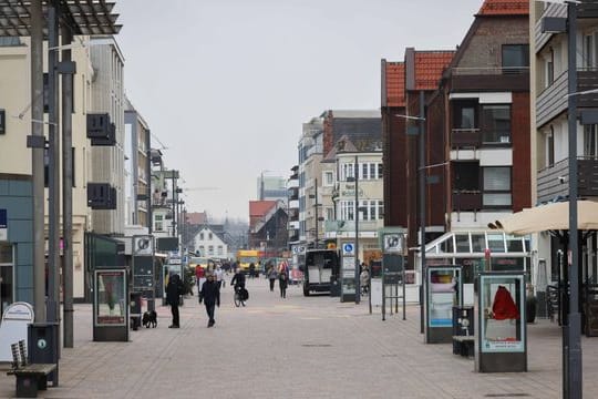 Mehrere Hotels und Gaststätten auf Sylt haben angesichts der rasant steigenden Corona-Zahlen vorläufig geschlossen.