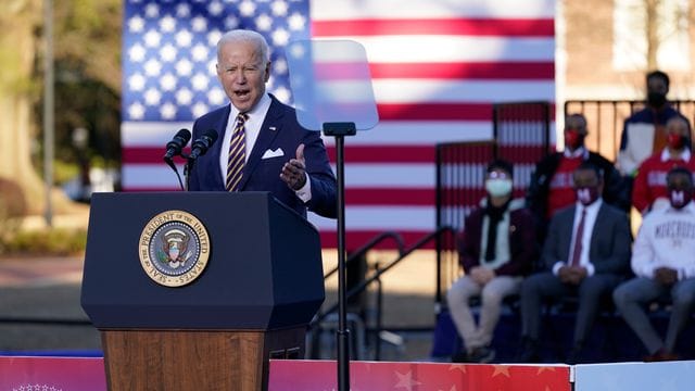 US-Präsident Joe Biden wirbt im Bundesstaat Georgia für eine Reform der Wahlrechts. US-Präsident Joe Biden wirbt im Bundesstaat Georgia für eine Reform der Wahlrechts.