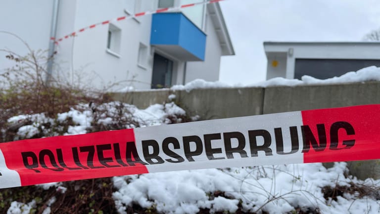 In diesem Haus in Mistelbach wurde das Ehepaar getötet: Die Polizei geht davon aus, dass der 18-Jährige allein handelte.