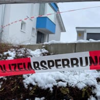 In diesem Haus in Mistelbach wurde das Ehepaar getötet: Die Polizei geht davon aus, dass der 18-Jährige allein handelte.