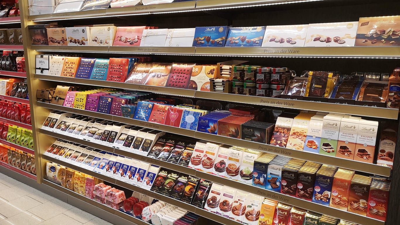 Schokolade im Supermarkt: In diesem Jahr kommen zwei Sorten von Lindor zeitweise hinzu.
