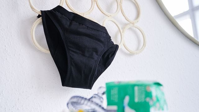 Periodenslips erobern zunehmend den Markt und sollen eine umweltfreundliche Alternative zu Wegwerfprodukten sein. Periodenslips erobern zunehmend den Markt und sollen eine umweltfreundliche Alternative zu Wegwerfprodukten sein.