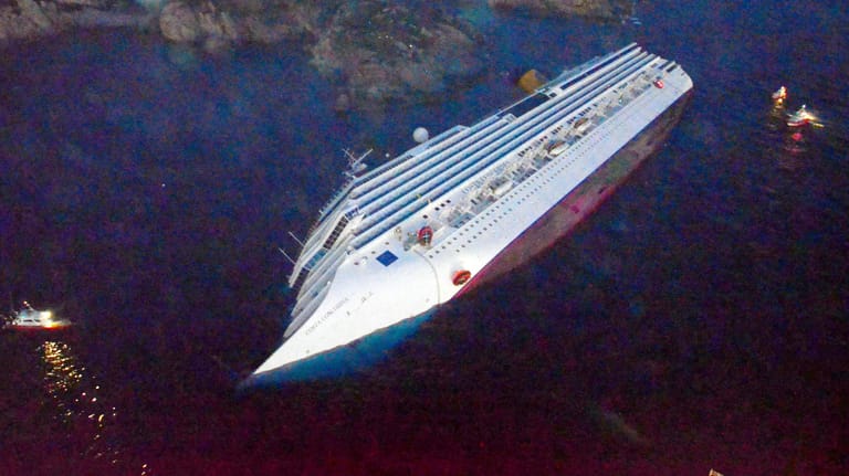 "Costa Concordia": Am 13. Januar 2012 hatte das Schiff in einem waghalsigen Manöver einen Felsen vor der Insel Giglio gerammt.