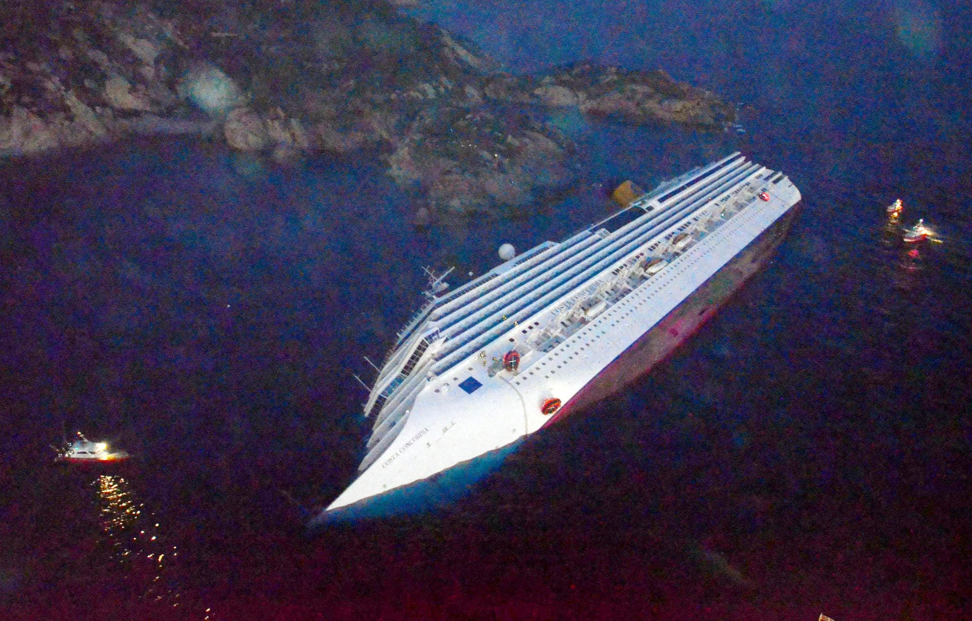 "Costa Concordia": Am 13. Januar 2012 hatte das Schiff in einem waghalsigen Manöver einen Felsen vor der Insel Giglio gerammt.
