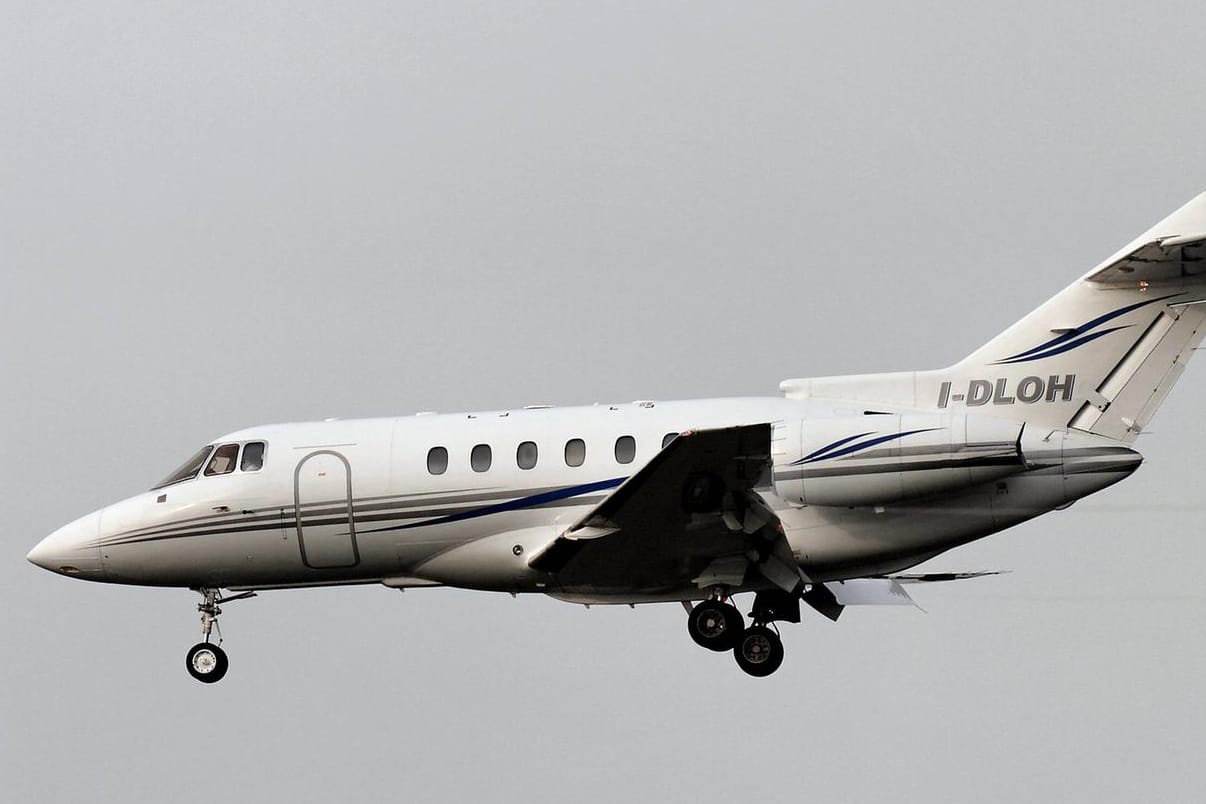 Eine Maschine des Typs Hawker 800 XP (Archivbild): Ein derartiges Flugzeug soll einem Putin-Vertrauten gehören und in Berlin stationiert sein.