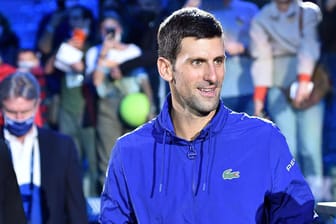 Djokovic bei den ATP Finals im November 2021 in Turin: Keine Berührungsängste ohne Maske.