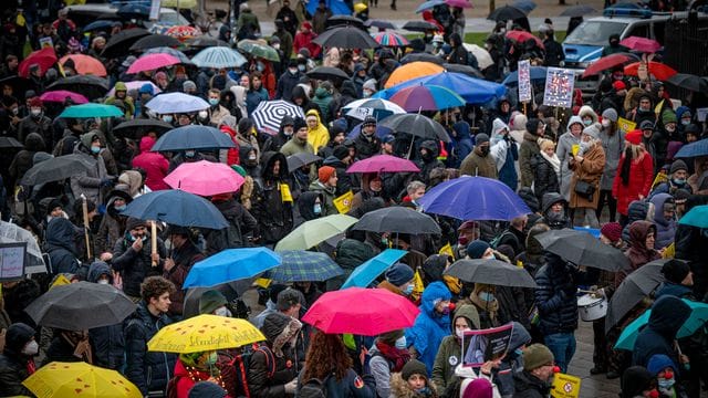 Proteste gegen die Corona-Maßnahmen Proteste gegen die Corona-Maßnahmen