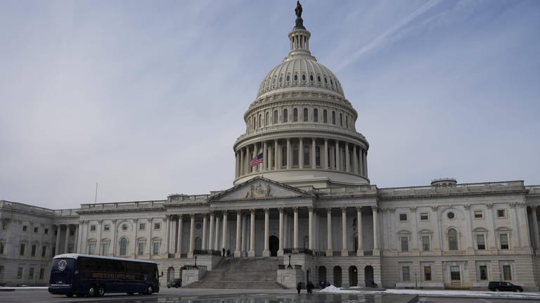 Das Kapitol in Washington: Mehrere US-Senatoren planen offenbar weitreichende Sanktionen für den Fall eines russischen Angriffs auf die Ukraine.