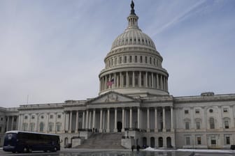 Das Kapitol in Washington: Mehrere US-Senatoren planen offenbar weitreichende Sanktionen für den Fall eines russischen Angriffs auf die Ukraine.