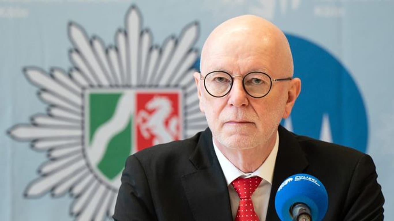 Der Kölner Polizeipräsident Uwe Jacob erläuterte die Ergebnisse der Emittler im Missbrauchskomplex Bergisch Gladbach.