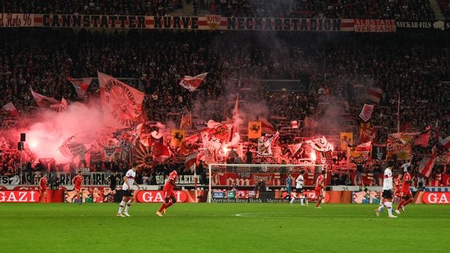 Wegen der gezündeten Rauchtöpfe in der Partie gegen den 1. Wegen der gezündeten Rauchtöpfe in der Partie gegen den 1.