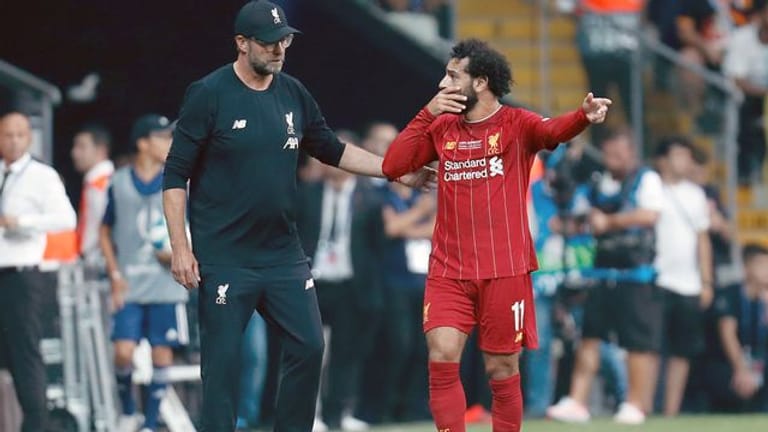 Liverpool-Coach Jürgen Klopp (l) zu möglicher Vertragsverlängerung mit Mohamed Salah (r): Man führe "gute Gespräche".