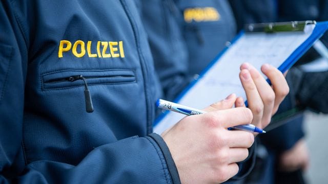 Ermittlungen gegen ehemaligen Polizeiausbilder Ermittlungen gegen ehemaligen Polizeiausbilder
