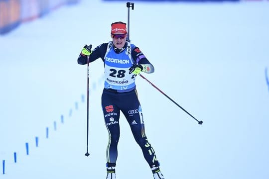 Von einem Top-Resultat noch weit entfernt: Denise Herrmann kommt in Ruhpolding ins Ziel.