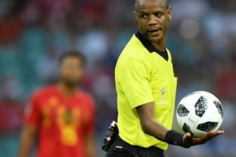 Zeigte beim Afrika-Cup ein beeinträchtigtes Zeitgefühl: Schiedsrichter Janny Sikazwe.