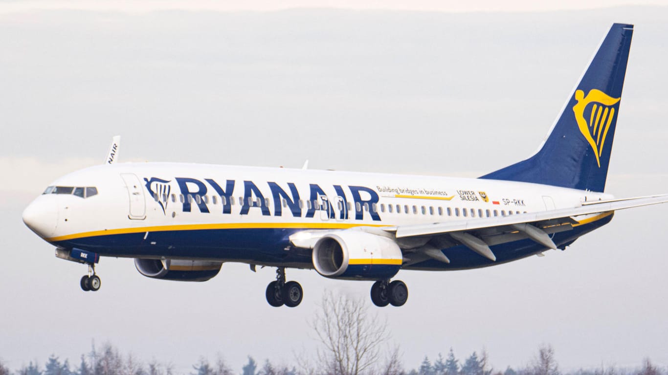 Ryanair-Maschine (Symbolbild): Die Fluggesellschaft ist an weiteren Start- und Landerechten interessiert.