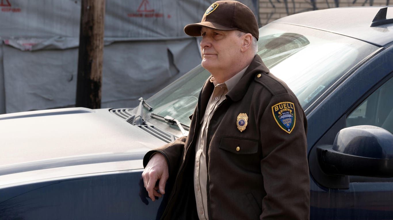 Jeff Daniels spielt in der Serie "American Rust", die aktuell bei Sky und Sky Ticket zu sehen ist, einen Polizisten.