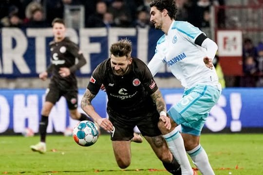 Wird ausgeliehen: Dries Wouters (r) in Aktion für den FC Schalke 04.