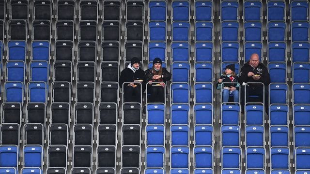 Arminia Bielefeld verlost die Eintrittskarten für die maximal 750 gegen Fürth zugelassenen Zuschauer. Arminia Bielefeld verlost die Eintrittskarten für die maximal 750 gegen Fürth zugelassenen Zuschauer.