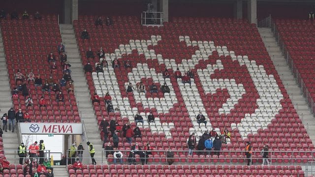 Beim Spiel gegen Bochum sind in der Mainzer Arena 1000 Fans aus der Region zugelassen. Beim Spiel gegen Bochum sind in der Mainzer Arena 1000 Fans aus der Region zugelassen.