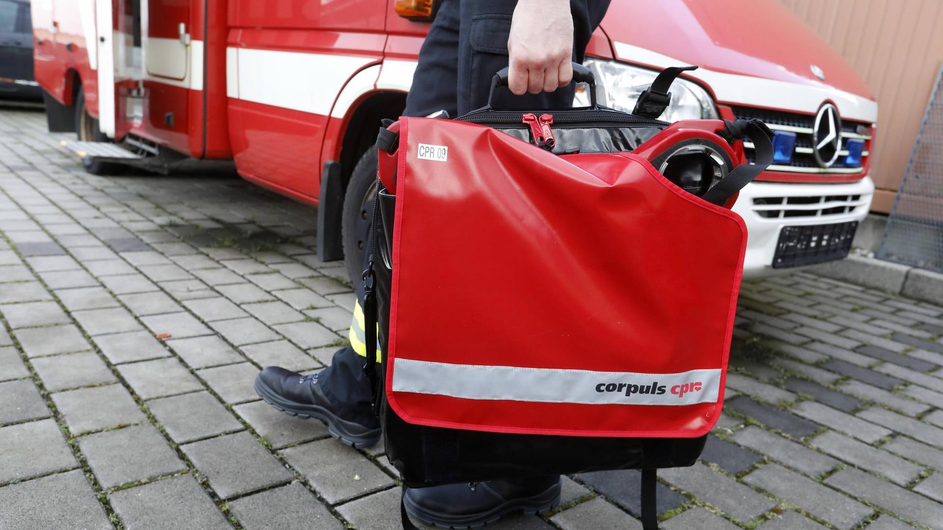 Feuerwehr Dortmund (Archivbild): Die Retter feiern einen Siebenjährigen. Feuerwehr Dortmund (Archivbild): Die Retter feiern einen Siebenjährigen.