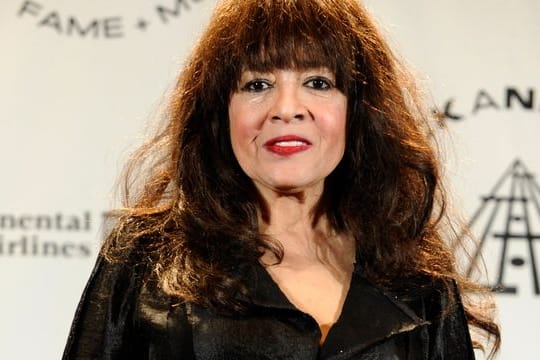 Die US-amerikanische Sängerin Ronnie Spector nach einem Auftritt in New York 2010.