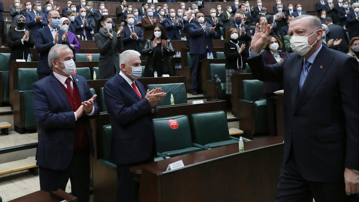 Erdoğan im türkischen Parlament: Die Beliebtheitswerte des Präsidenten sind aktuell im Keller.